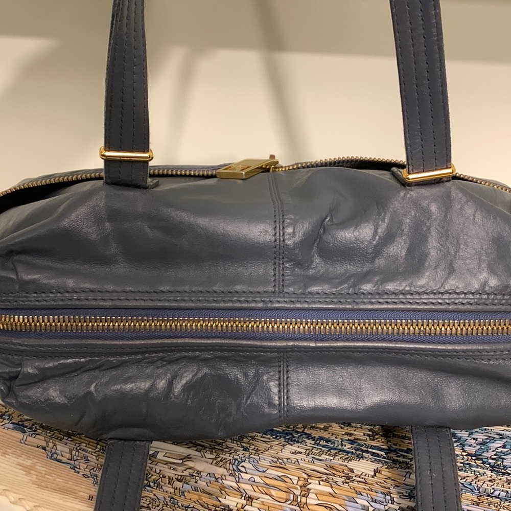 ♥️ Large Leather Fendi Shoulder Bag♥️ - Picture 13 of 17